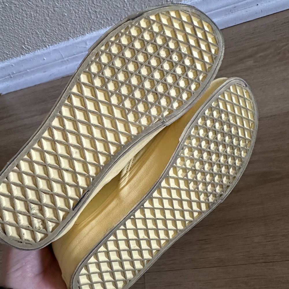 Yellow vans - Picture 3 of 4